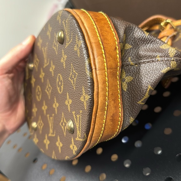Louis Vuitton Pochette Bucket - Picture 9 of 12